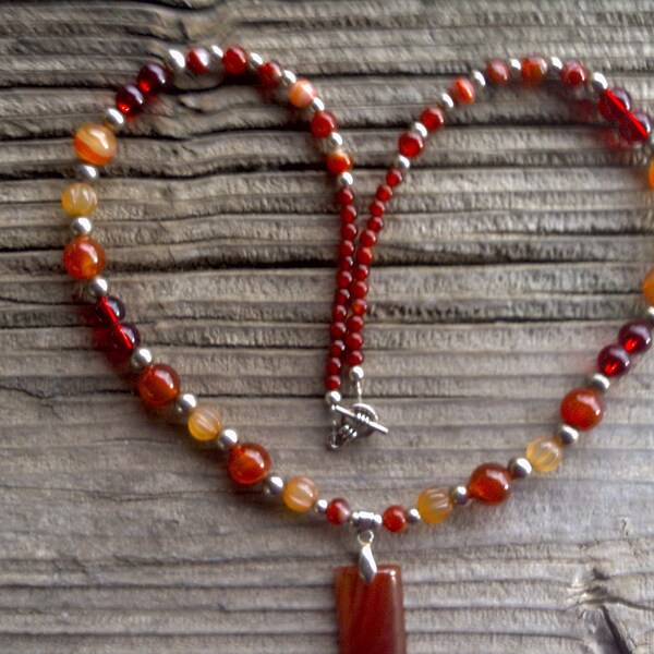 agate pendant beaded necklace