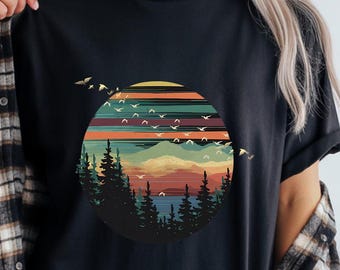 Wald Themen Shirt, Retro Kiefer Bäume Sonnenuntergang Shirt, Abenteuer Shirt, Natur-Liebhaber-Geschenk, Camping Geschenk, Retro Wald Shirt, Outdoor-Shirt