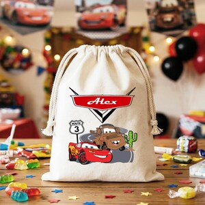 Bolsa de regalo personalizada para fiesta de cumpleaños de Cars, bolsita de algodón con nombre personalizado, bolsa de regalo con temática de Rayo McQueen, bolsa de celebración de carreras para niños imagen 2