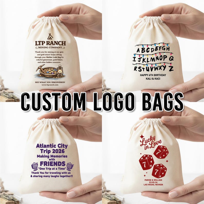 Może przedstawiać: Cztery niestandardowe torby z logo wykonane z naturalnego pł&oacute;tna. Każda torba ma unikalny design: logo firmy wydobywczej, sznur światełek z literami, motyw podr&oacute;żniczy i kostki z napisem "Lucky in Love."