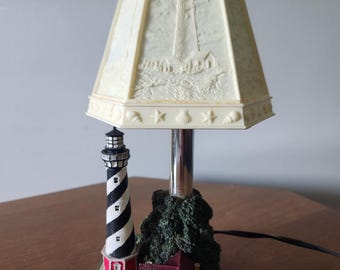 Faro antiguo de Cape Hatteras, pequeña lámpara de playa con pantalla 3D, probada y funcional, estilo náutico.