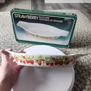 Vintage Action Truskawkowy Au Gratin Podłużny Naczynie Do Pieczenia Kamionka Japonia Z Pudełkiem