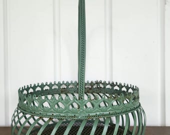 Vintage Sage Green Psinted Metal Egg Gathering Mesh Harvest Basket Fruit Garden Scalloped Heart Leaf Rim Upright Handle Diagonal Strap Wire