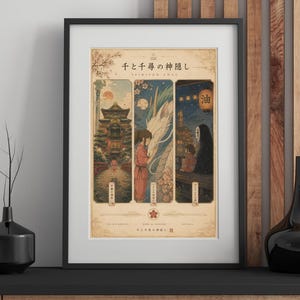 K&ouml;nnte beinhalten: Gerahmter Kunstdruck mit drei Tafeln japanischer Illustrationen aus "Chihiros Reise ins Zauberland". Die Tafeln zeigen Szenen mit einem Geb&auml;ude, einem Drachen und Figuren. Das Kunstwerk hat einen Vintage-Stil und ist in einem schwarzen Rahmen.