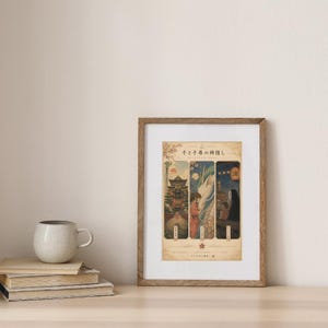 K&ouml;nnte beinhalten: Gerahmter Kunstdruck mit einem Triptychon-Design, das Szenen aus einem japanischen Zeichentrickfilm zeigt. Das Kunstwerk hat einen Vintage-Stil mit warmen Farben und zeigt Geb&auml;ude, Charaktere und einen Drachen. Der Rahmen ist aus Holz.