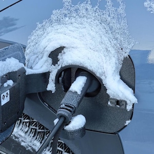 Snöskydd för laddningsport för elbilar för Toyota BZ4X/Subaru Solterra 2022-2025