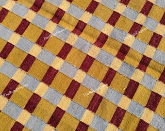 Alfombra kilim de lana tejida a mano en azul, granate y dorado: diseño minimalista moderno escandinavo a cuadros Bauhaus, regalo de Navidad, regalo para él, decoración del hogar.