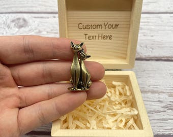 Figura de gato de latón para pareja, elegante estatua de gatito para decoración del hogar, escultura animal minimalista con caja de madera personalizada, regalo de aniversario para ella.