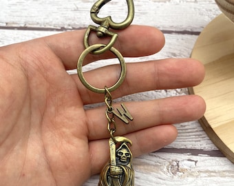 Llavero de latón personalizado con la Parca, colgante vintage con guadaña y campana de mago, amuleto gótico, regalo para hombres o amigos, regalo de Navidad.