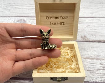 Figura de zorro de latón macizo, mascota de escritorio artesanal, mascota de té de latón hecha a mano, caja de madera personalizada, regalo único para amantes de los zorros