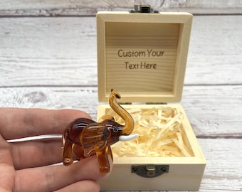Figura de elefante de vidrio, mini elefante soplado a mano, adorno de escritorio de animal de la suerte, regalo personalizado en caja de madera, regalo para él y ella