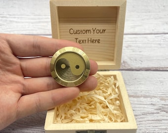 Moneda háptica de Tai Chi de latón, fidget magnético con clicker, dispositivo cinético EDC, fidget spinner de latón, caja personalizada, regalo único para él