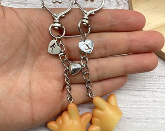 Juego de llaveros magnéticos personalizados con gestos de mano, llaveros de resina personalizados para pareja o amistad, regalo divertido para pareja, amigos o Navidad.