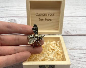 Figura de abeja de latón, abejorro antiguo como mascota de escritorio, arte de insectos artesanal, caja de madera personalizada, símbolo de diligencia, regalo natural único.