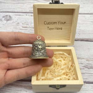Llavero de campana de dragón de latón, amuleto vintage de la suerte con sonido, colgante para coche o bolso, regalo para él, caja personalizada.