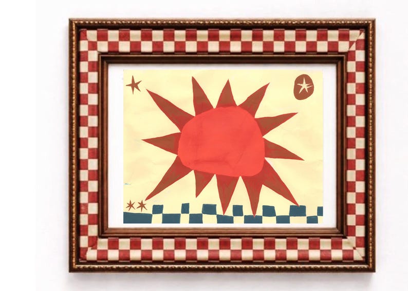 Peut inclure: Une &oelig;uvre d'art encadr&eacute;e avec un motif de soleil rouge vif sur fond cr&egrave;me. L'&oelig;uvre comprend des &eacute;toiles et une bordure &agrave; carreaux bleus et blancs. Le cadre pr&eacute;sente un motif &agrave; carreaux rouges et blancs.