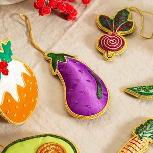 Aubergine Shaped Embroidered Ornament Fabric Eggplant Bauble Purple Green Christmas Decoration Hanging Tree Zari