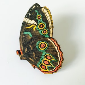 Verde marrom amarelo borboleta floresta broche de madeira pino aniversário pequeno presente natureza vida selvagem pequeno presente inseto exclusivo para suas borboletas