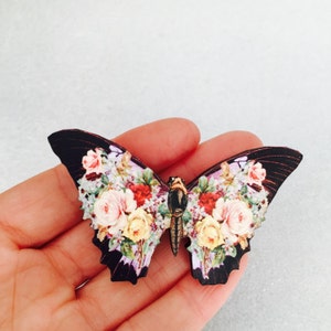 Preto floral pastéis borboleta broche de madeira pino presente de aniversário rosas de madeira natureza vida selvagem pequeno presente inseto exclusivo para ela