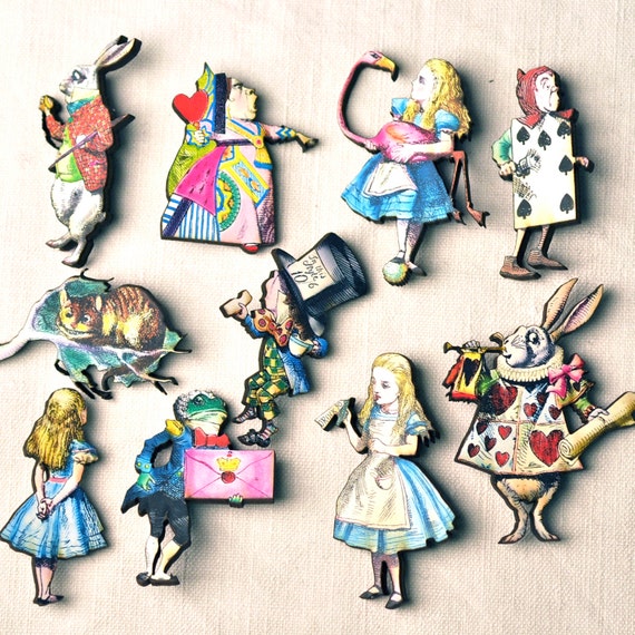 Spilla Grande Smaltata Stile Deco, Tema Cappellaio Matto Tea Party, Regalo Originale