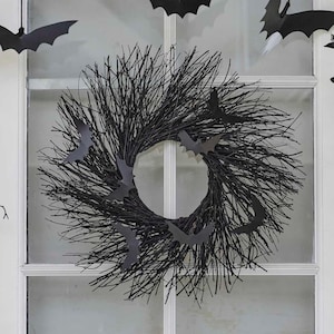 Black Twig Halloween Wreath with Bats 45cm Spooky Party Occasion Eerie Dramatic Door Hanging Decorations Reusable Circular Door Hanging