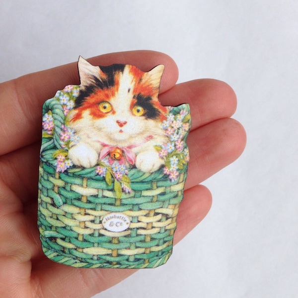 Pussy Cat sitting in Green basket Victorian style Birthday Gift Wooden Brooch pin Kitty Cats Lover