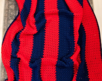 Große Vintage-Häkeldecke, rot-blau gestreift