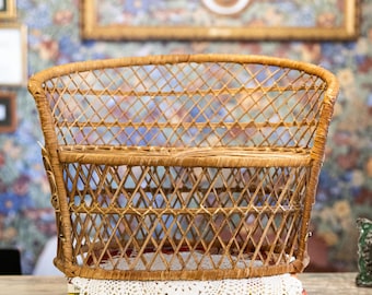 Vintage-Pflanzenbank aus Korbgeflecht, Rattan-Regal, Pflanzenständer im Landhausstil (Boho)