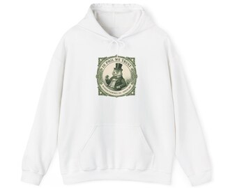 Puede incluir: Sudadera con capucha blanca con bolsillo de canguro y cordón. La parte delantera presenta un gráfico verde y negro de una marmota con sombrero de copa, con el texto "IN PHIL WE TRUST" y "PUNXSUTAWNEY, PA - SINCE 1886".