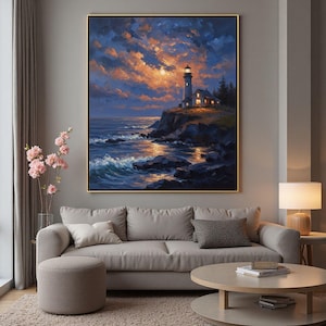 Pu&ograve; includere: Dipinto incorniciato raffigurante un faro su una scogliera al tramonto. Il cielo &egrave; pieno di nuvole arancioni e blu, e le onde dell'oceano si infrangono sulla costa rocciosa. Il faro &egrave; bianco con la parte superiore nera.