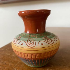 Small Artist Signed Theresa Tom Pottery Vase Navajo Dine Terra Cotta