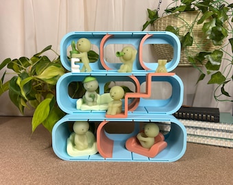 Groovy Shelf: Figurines Smiski & Mini-Figures Display with Removable Accessories - 3D Printed Decoration (V3)