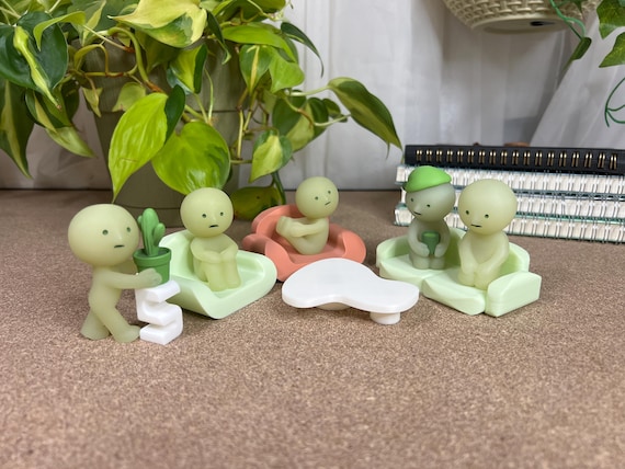 Mini Furniture: Figurines Smiski and Sonny Angel Display Tiny Furniture - 3D Printed Decoration (Per piece)