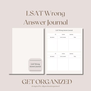 Può includere: Un diario LSAT Wrong Answer aperto con copertina e pagine interne color crema. Il diario presenta un layout per la registrazione di risposte, sezioni, domande e note. Il testo "LSAT Wrong Answer Journal" è visibile sulla copertina e all'interno. Le parole "GET ORGANIZED" sono in basso.