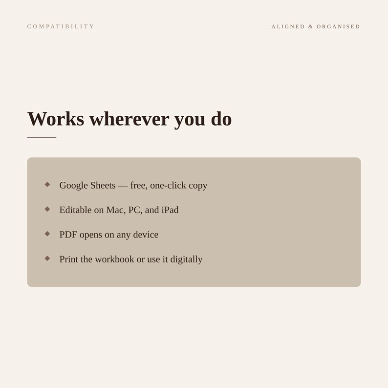 Puede incluir: Un gr&aacute;fico informativo beige con los encabezados Compatibility y Aligned & Organised. El texto dice Works wherever you do, seguido de una lista: Google Sheets &mdash; free, one-click copy, Editable on Mac, PC, and iPad, PDF opens on any device, Print the workbook or use it digitally.