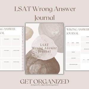 Può includere: Un set di tre diari LSAT Wrong Answer beige con un design minimalista. Il testo "LSAT Wrong Answer Journal" è visualizzato sulla copertina. La frase "GET ORGANIZED" è in basso.