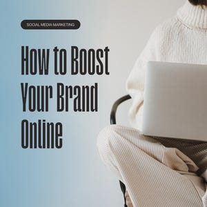 Puede incluir: Imagen con texto: "How to Boost Your Brand Online" y "Social Media Marketing". Una persona está sentada en una silla con un portátil. El fondo es un degradado de azul y blanco. El texto "@healinghivelife" está en la parte inferior.