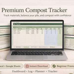 Może przedstawiać: Laptop wyświetlający arkusz kalkulacyjny do śledzenia kompostu, z dokumentami pomocniczymi i ołówkiem. Tekst brzmi "Premium Compost Tracker" i "Track materials, balance your pile, and compost with confidence."