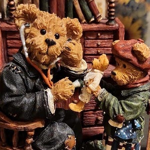 Vintage Boyd Bears Bearstone “Doctor and Doll” Figurine