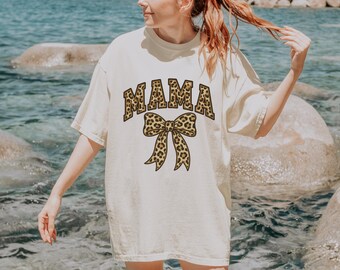 Koszulka Comfort Colors Mama | Wzór kokardy w panterkę w stylu retro