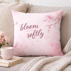 Cojín Bloom Softly / Cojín cuadrado rosa con diseño de flor de cerezo