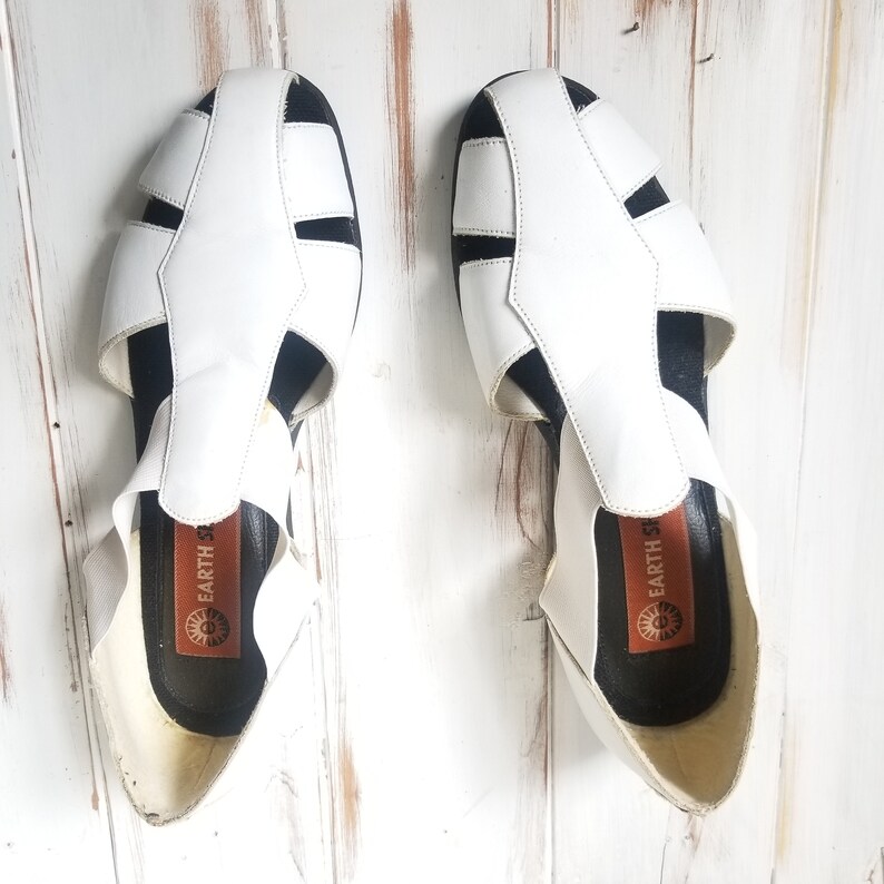 Size 7.5 Womens Vintage Genuine Leather White Fisherman Shoes Cut out Earth Shoe