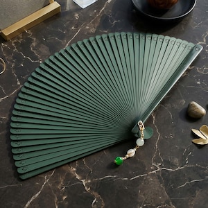 Abanico plegable de bambú con borla, estilo minimalista para bodas, seda verde oscuro
