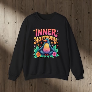 Bluza z kapturem Inner Harmony | Bluza z okrągłym dekoltem z psychodelicznym pingwinem i medytacją | Bluza z kapturem Trippy Zen | Kolorowa bluza z nadrukiem duchowym