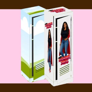 Puede incluir: Dos cajas rectangulares blancas con diseño de casillero. Una caja muestra un cielo azul y un paisaje verde. La otra muestra a una persona con top negro, jeans azules y cárdigan rojo con el texto Senior 2026 en estilo grafiti rosa.