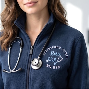 Broderad sjuksköterskejacka för kvinnor - Sjuksköterskejacka med hel dragkedja och fickor - Examensgåvor för sjuksköterskor, present till sjukvårdspersonal
