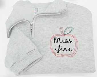 Individuell gesticktes Lehrer-Quarter-Zip-Sweatshirt - Lehrer-Namensjacke - Lehrer-Pullover - Wertschätzung für den Lehrer - Geschenk für den Schulanfang