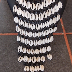 Vintage Cowrie Shell Choker Necklace, Sea Shell Necklace, Cowrie Shell Necklace, Shell Necklace, Sea Shell Choker, African Necklace