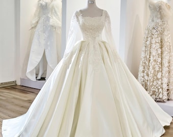 Langarm-Satin-Ballkleid, Mieder aus Perlenspitze, Prinzessinnen-Hochzeitskleid