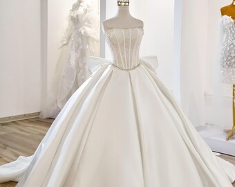 Luxe strapless baljurk trouwjurk met korset lijfje en oversized strik